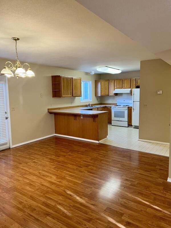 904 Charlo St - Photo 3 of 24