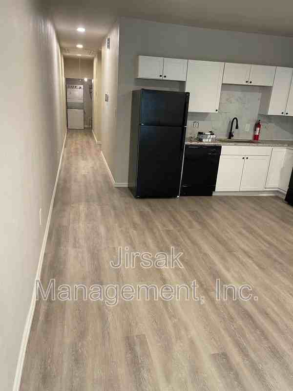 334 5th St Sw #2 - Photo 2 of 3