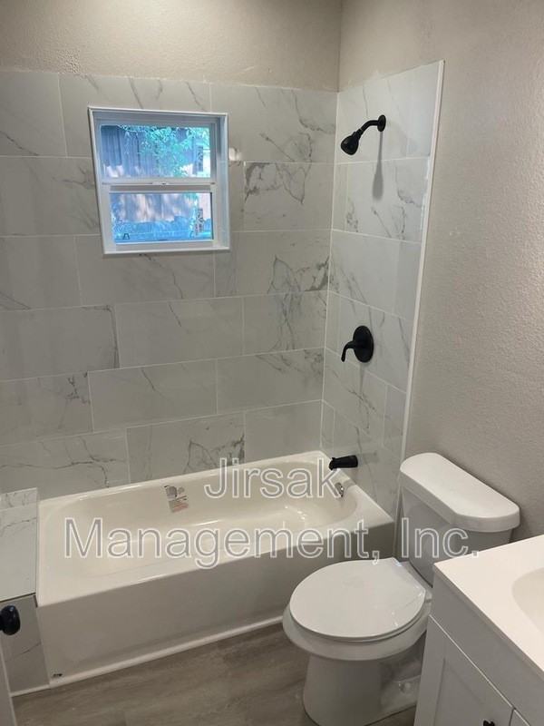 334 5th St Sw #2 - Photo 3 of 3