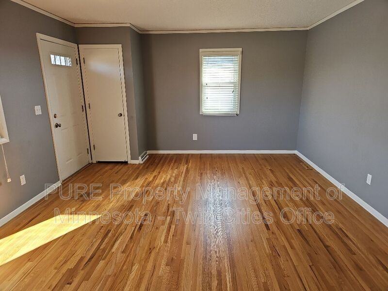1617 Flag Ave N - Photo 5 of 23