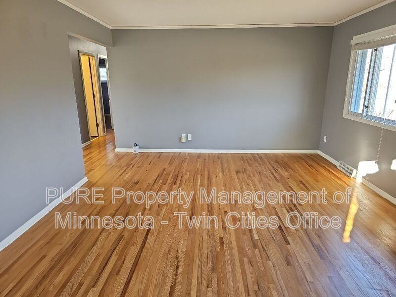 1617 Flag Ave N - Photo 6 of 23