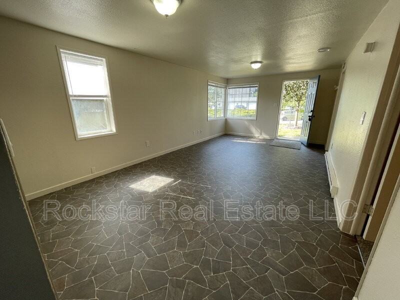 9714 E 6th Ave - Photo 4 of 23