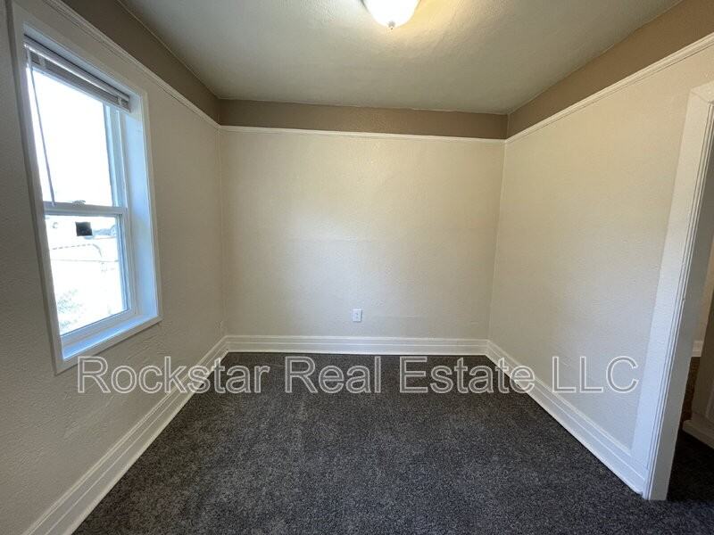 9714 E 6th Ave - Photo 6 of 23