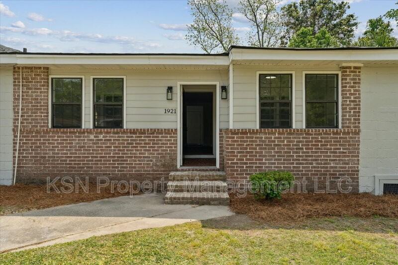 1921 Fitzgerald St - Photo 2 of 38