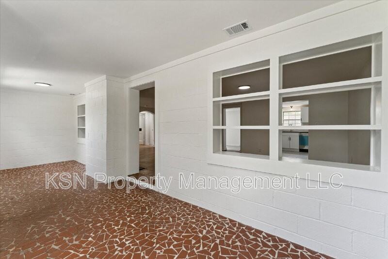 1921 Fitzgerald St - Photo 3 of 38