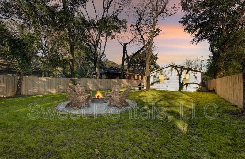 4731 Spruce St - Photo 3 of 33