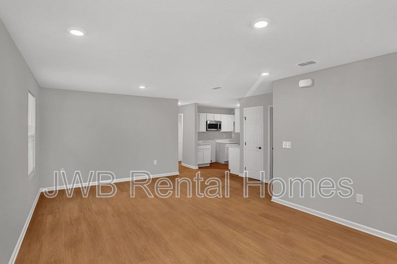 7946 Dekle Ave - Photo 4 of 14