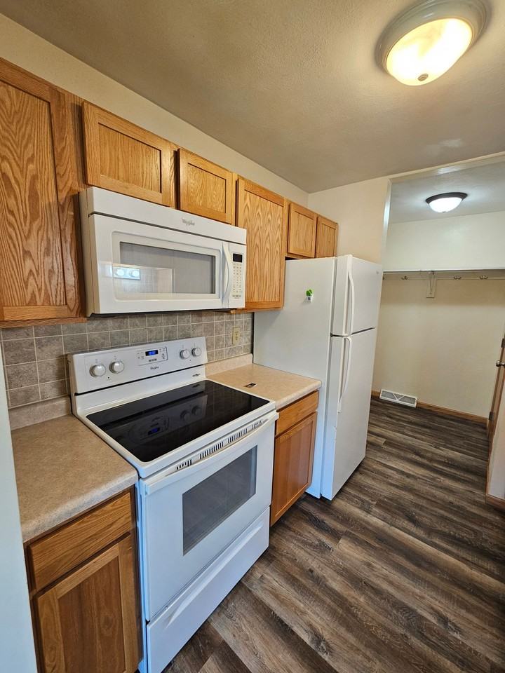 Chambers Apartments - Photo 6 of 12