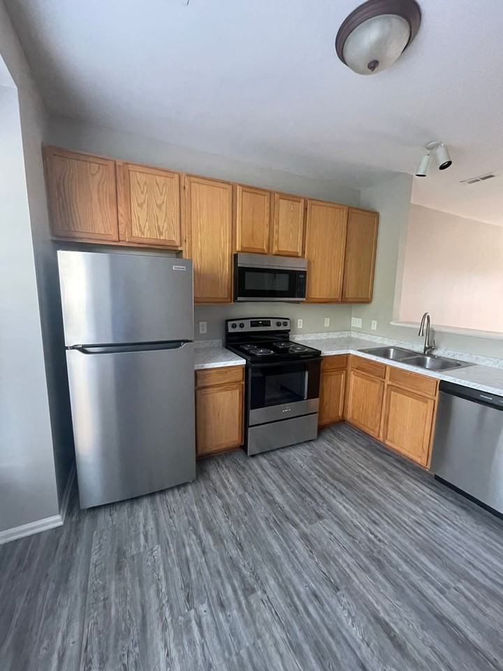 6454 Royal Celadon Way - Photo 4 of 25