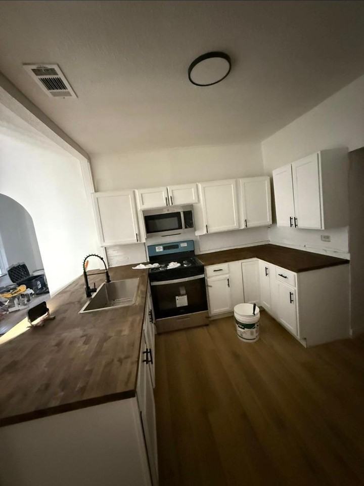 448 Pace St - Photo 3 of 17