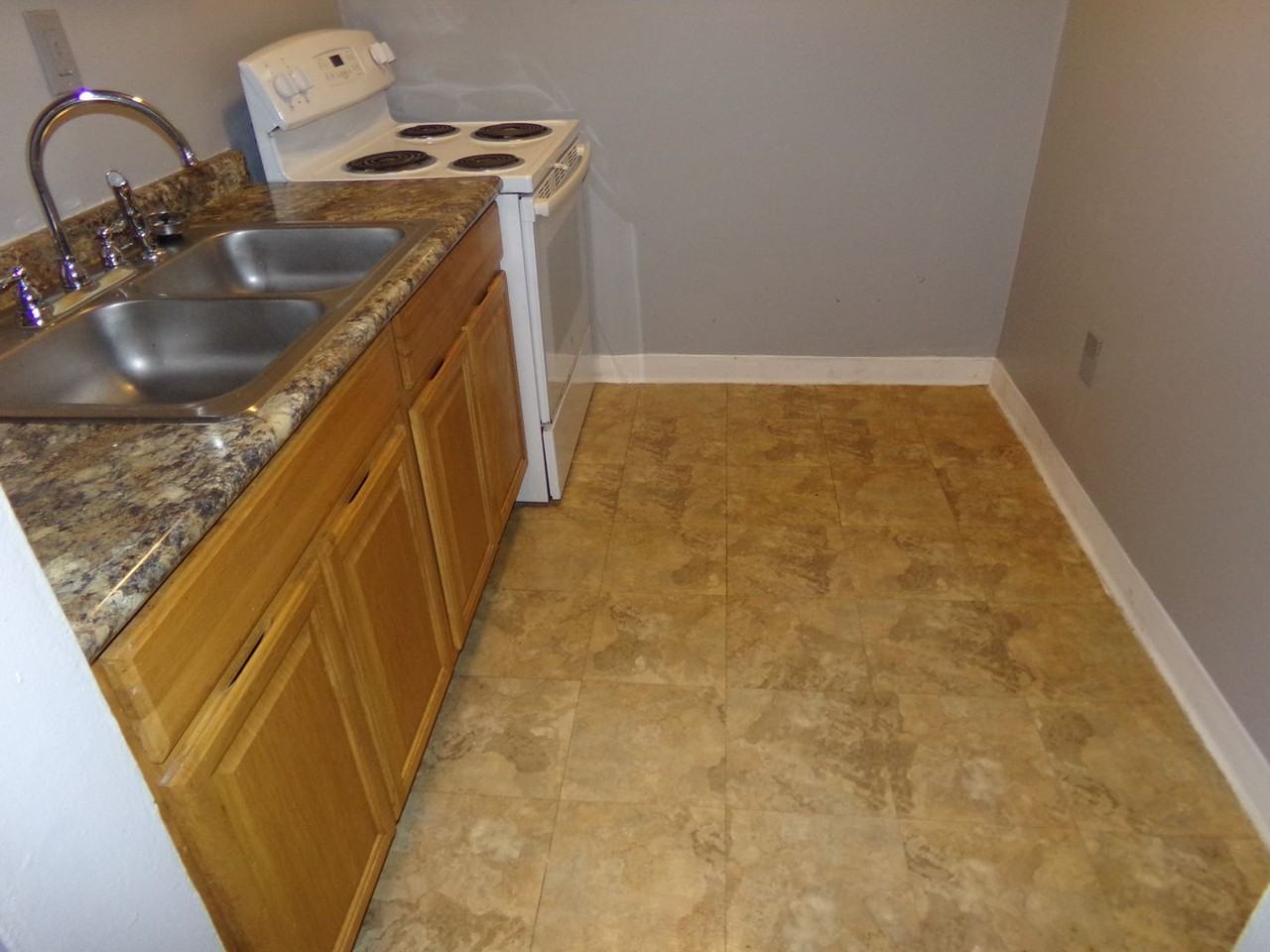 904 Mohawk Trail Apartments - Photo 6 of 20