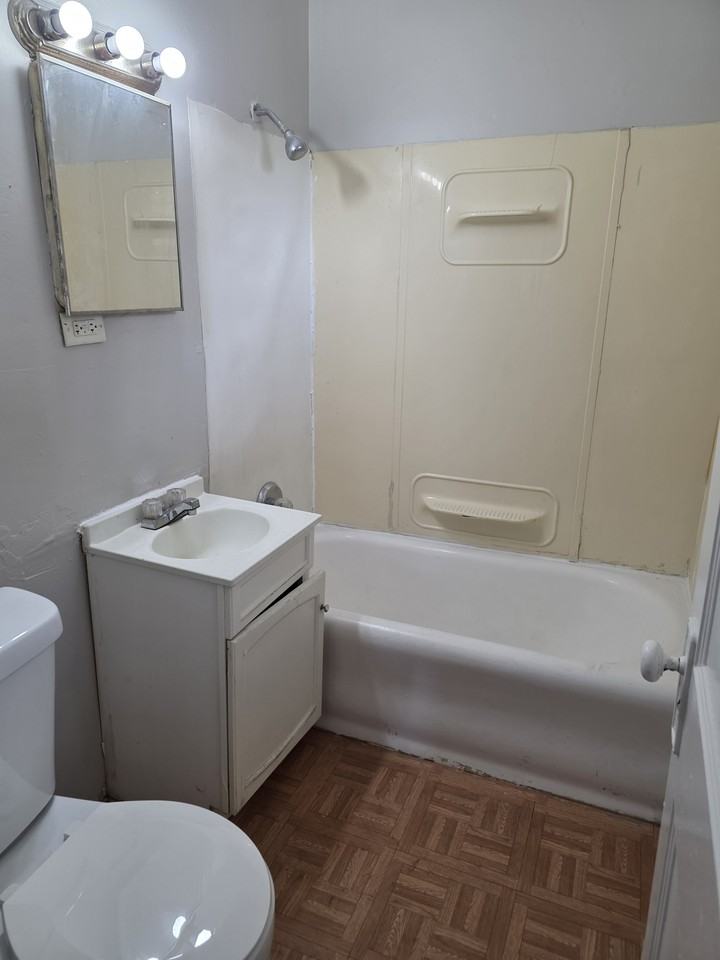 1086 Harrison Blvd. Apt 3/ building 1R - Photo 2 of 5