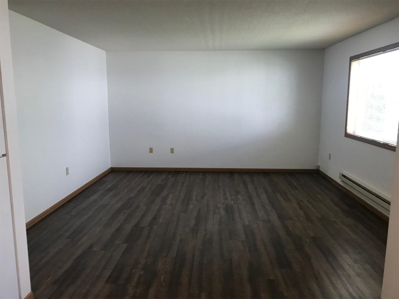 916 S 6th St - Photo 2 of 8