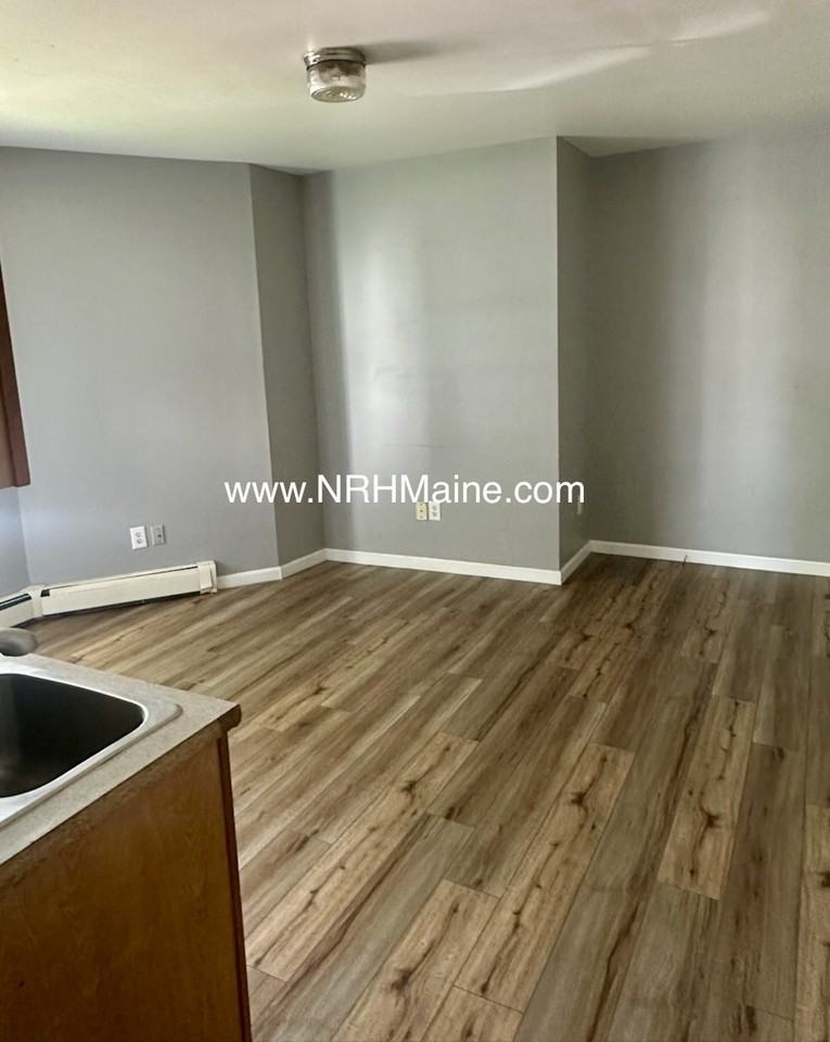 15 Cottage Street, Norway - Photo 2 of 6