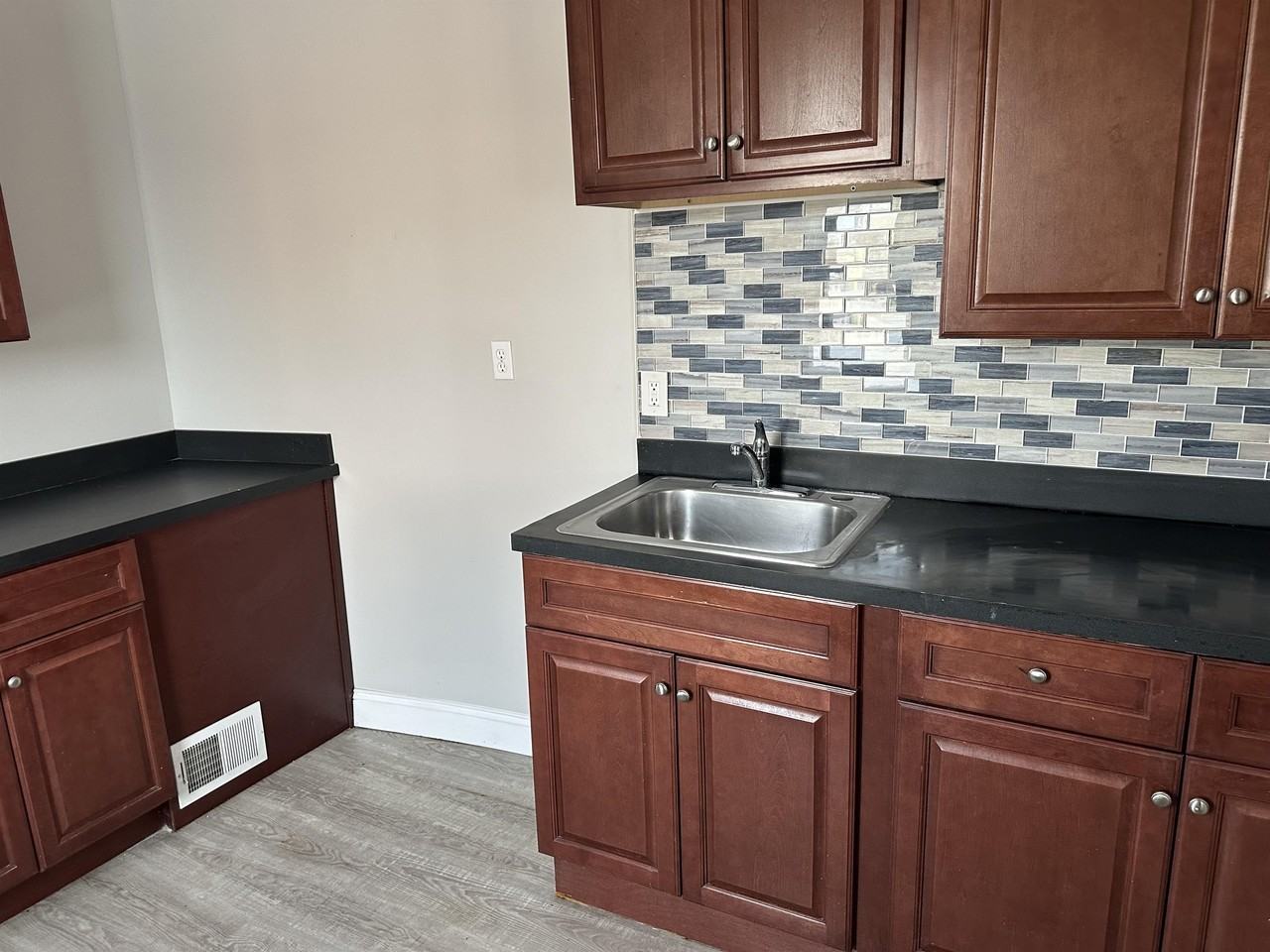 23 North Broadway - Photo 3 of 10