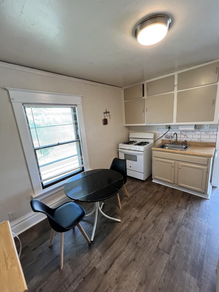 M&EQuillen: 1215 1/2 2nd Avenue SE - Photo 3 of 6