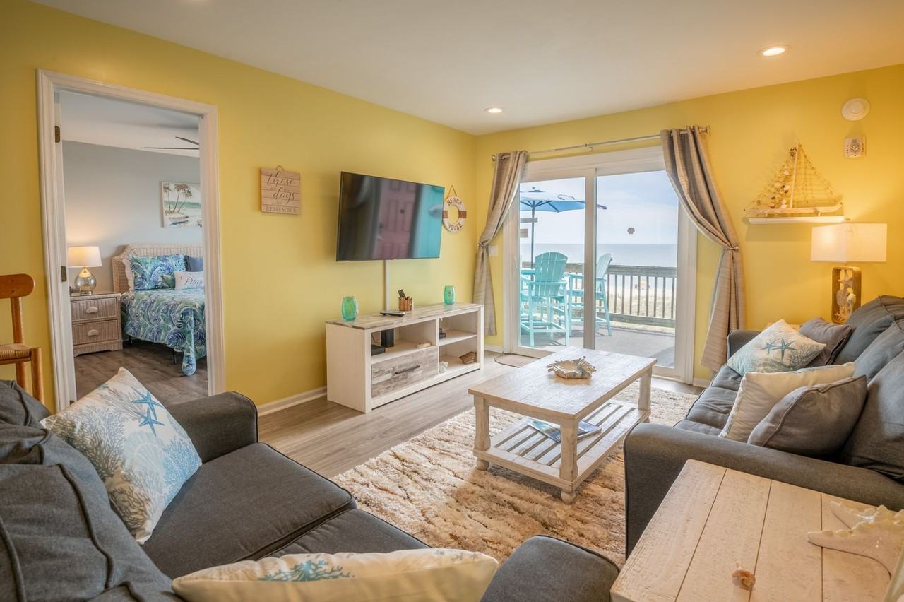 418 Carolina Beach Ave N - Photo 6 of 24