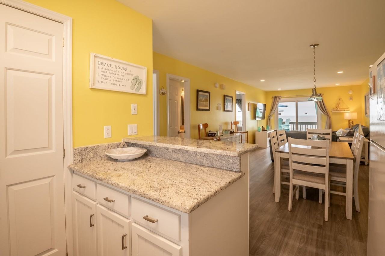 418 Carolina Beach Ave N - Photo 4 of 24