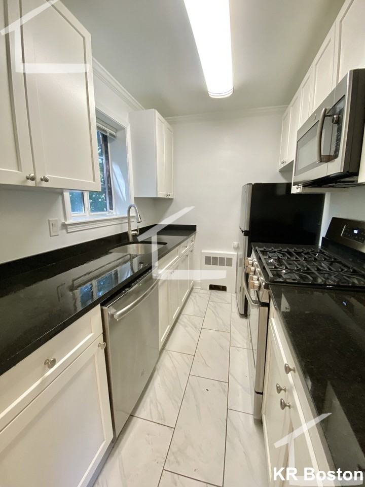 80 Saint Paul St #3 - Photo 3 of 8