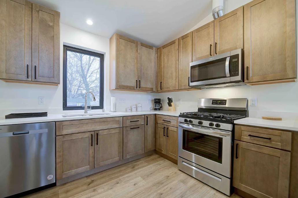 921 E Otjen Rowhomes - Photo 7 of 18