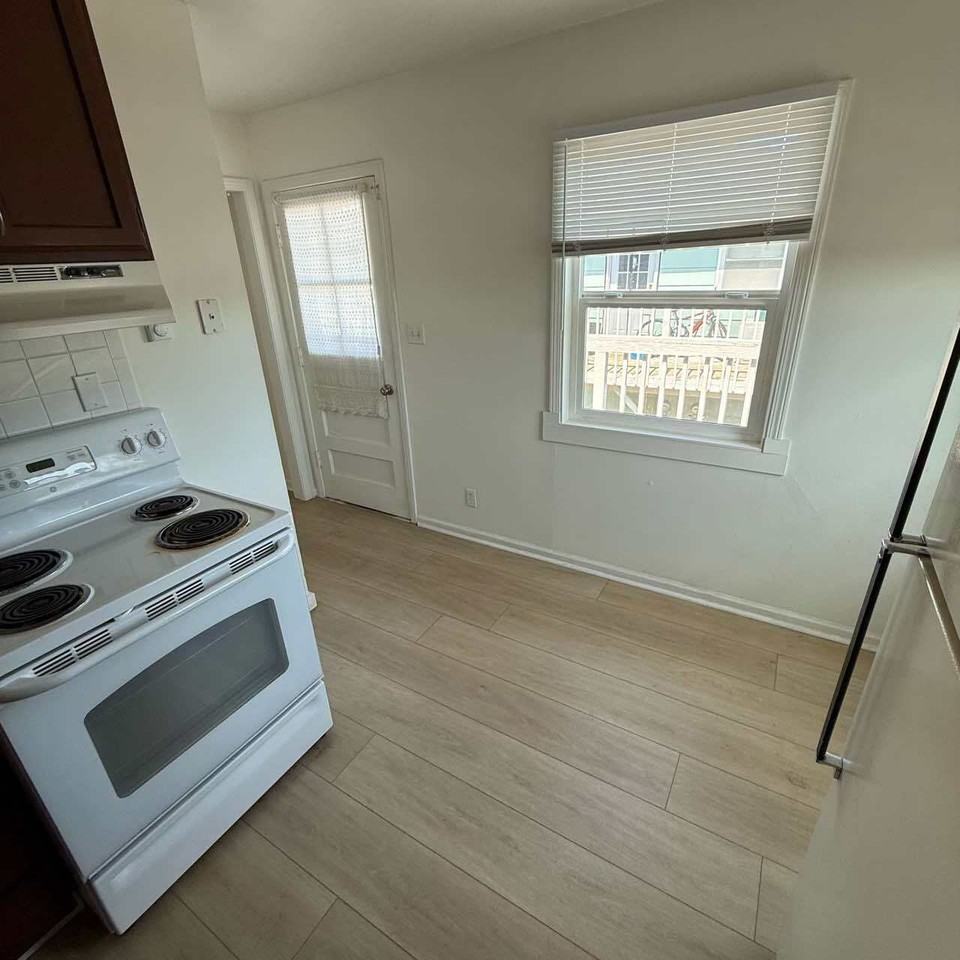 Webster - Photo 6 of 31