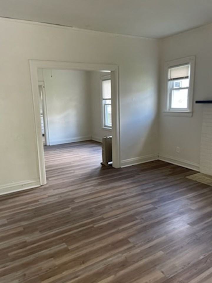 2333 Washington St W - Photo 4 of 10