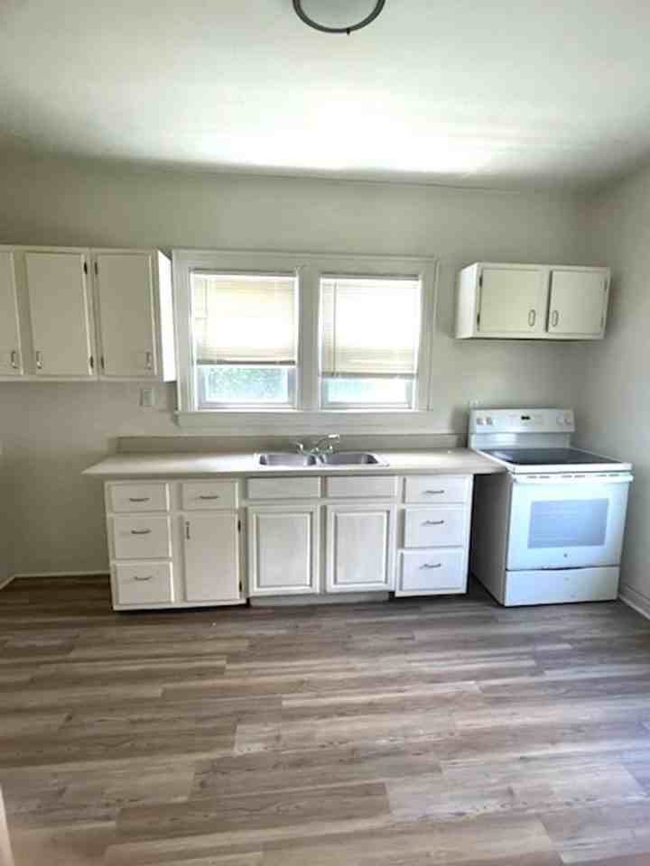 2333 Washington St W - Photo 5 of 10