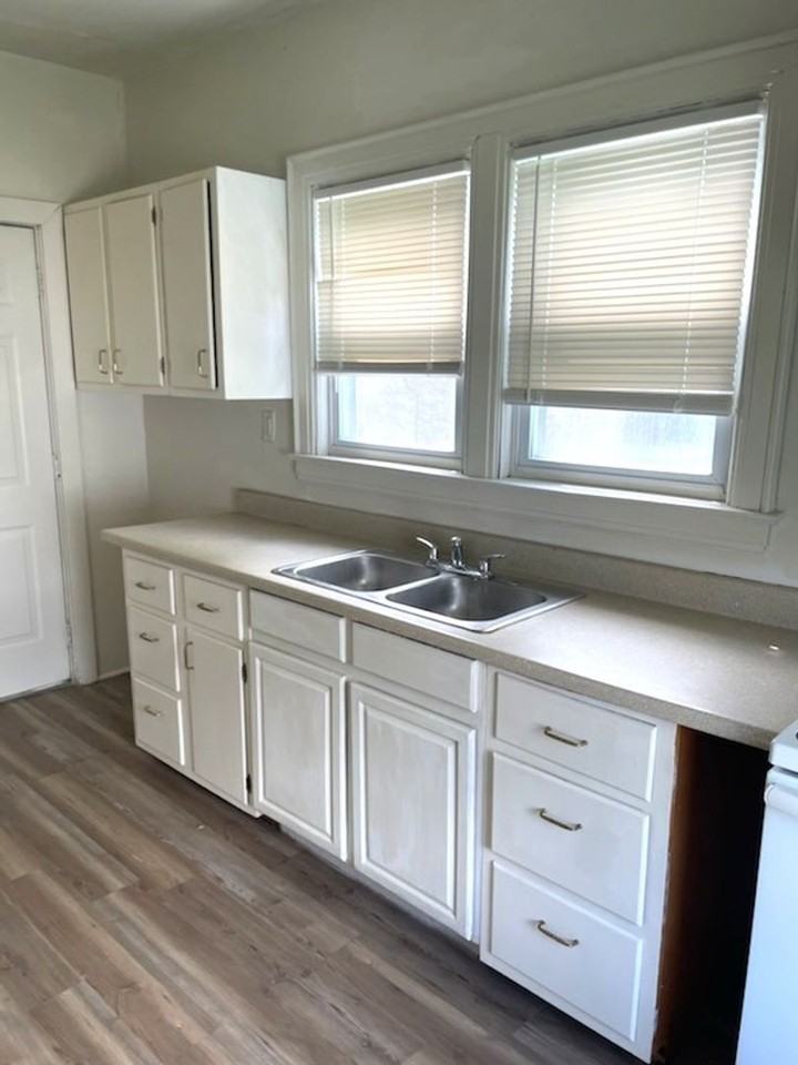 2333 Washington St W - Photo 6 of 10