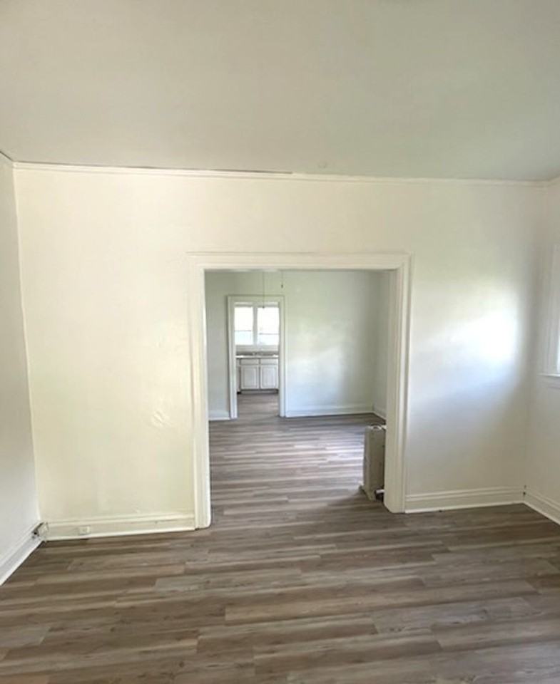2333 Washington St W - Photo 7 of 10