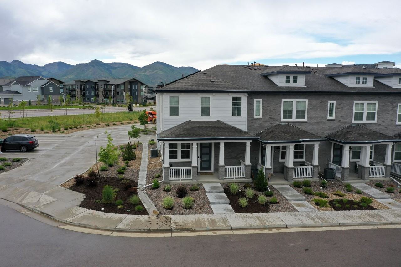 9719 Browns Peak Cir - Photo 5 of 31