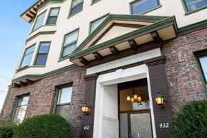featured image of 432 Summit Ave E