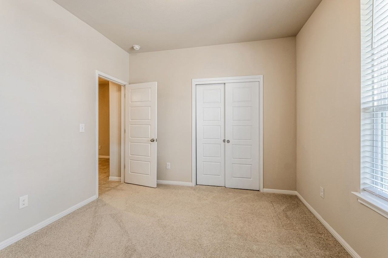 244 East Broade Street - Photo 6 of 21