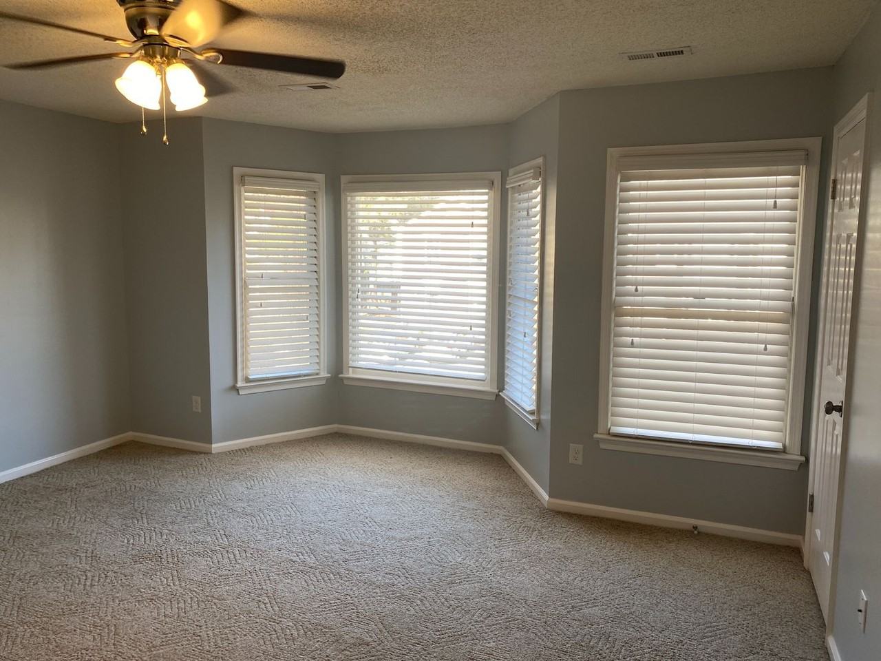4307 Manchester Ln - Photo 3 of 31