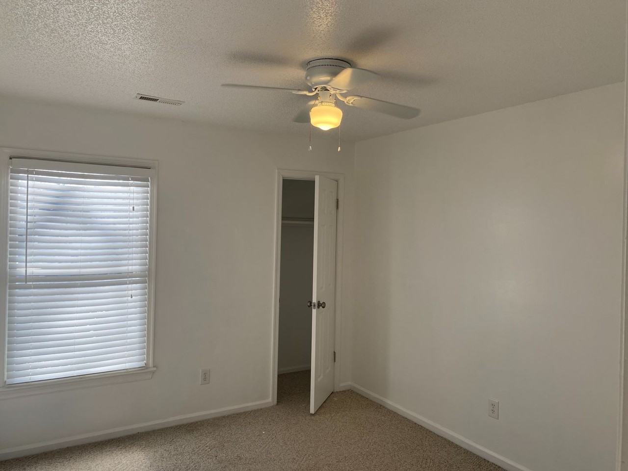 4307 Manchester Ln - Photo 5 of 31