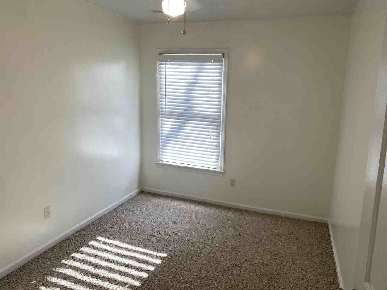 4307 Manchester Ln - Photo 6 of 31