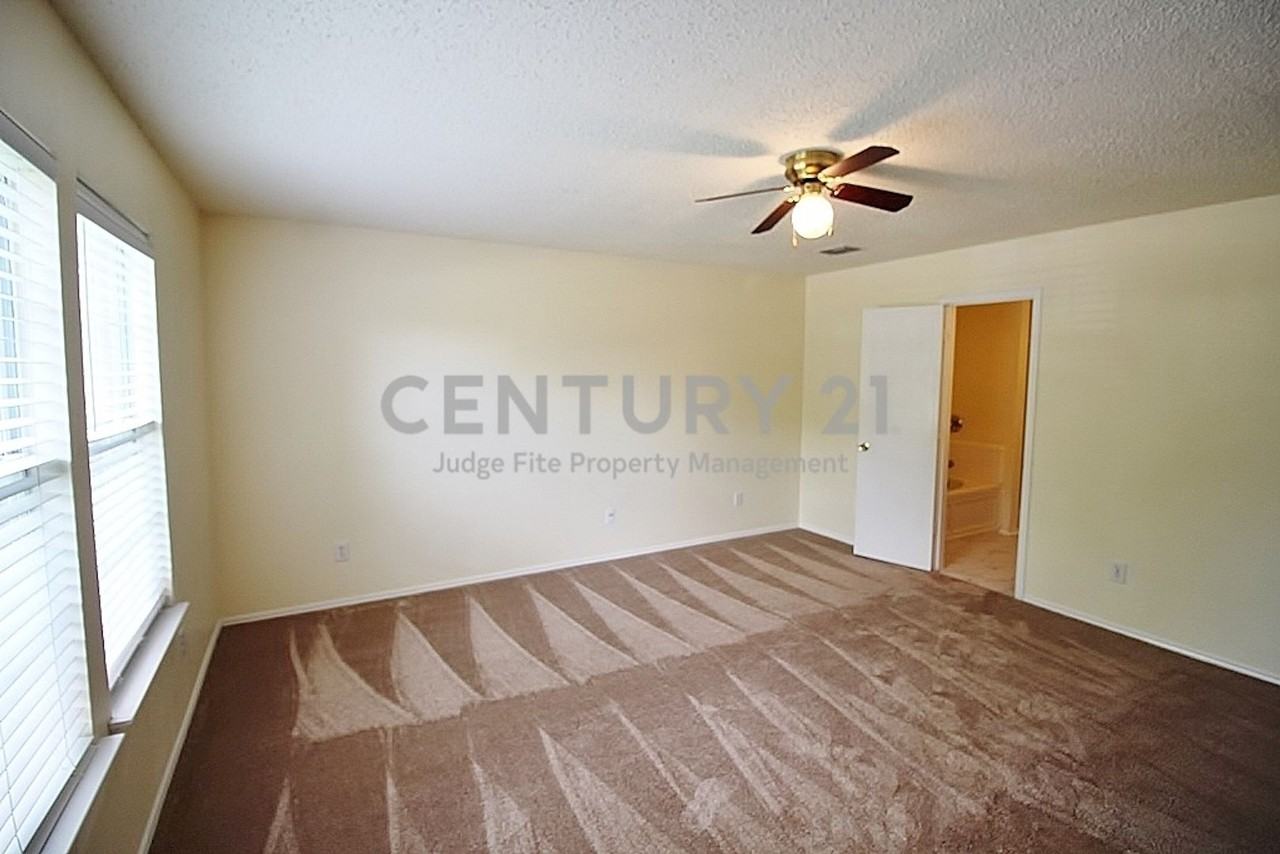 2415 Mallory Ln - Photo 3 of 11