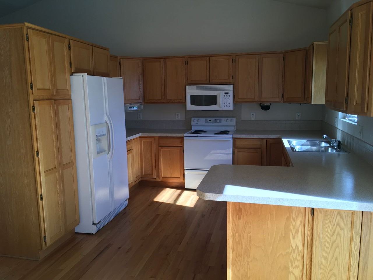 3103 Summit Ct - Photo 3 of 10