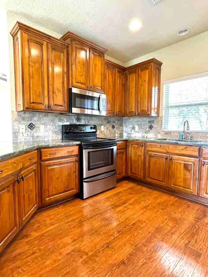 137 Rodeo Dr - Photo 3 of 13