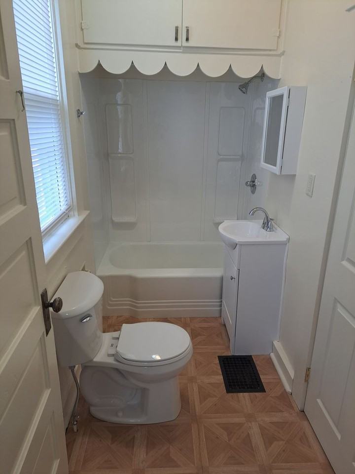 1133 Edgewater Ave - Photo 4 of 11