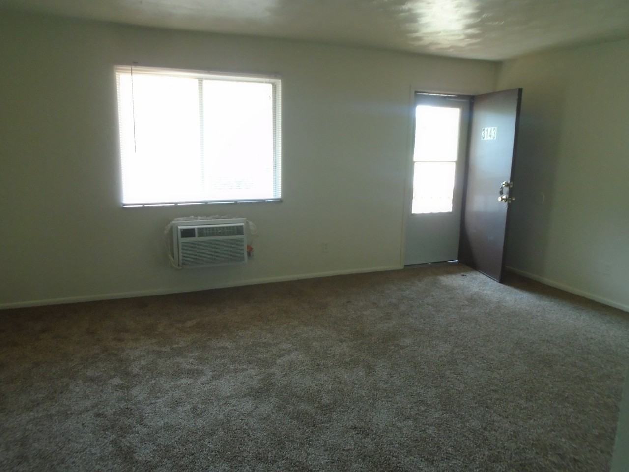 3143 Vance Ave - Photo 2 of 7