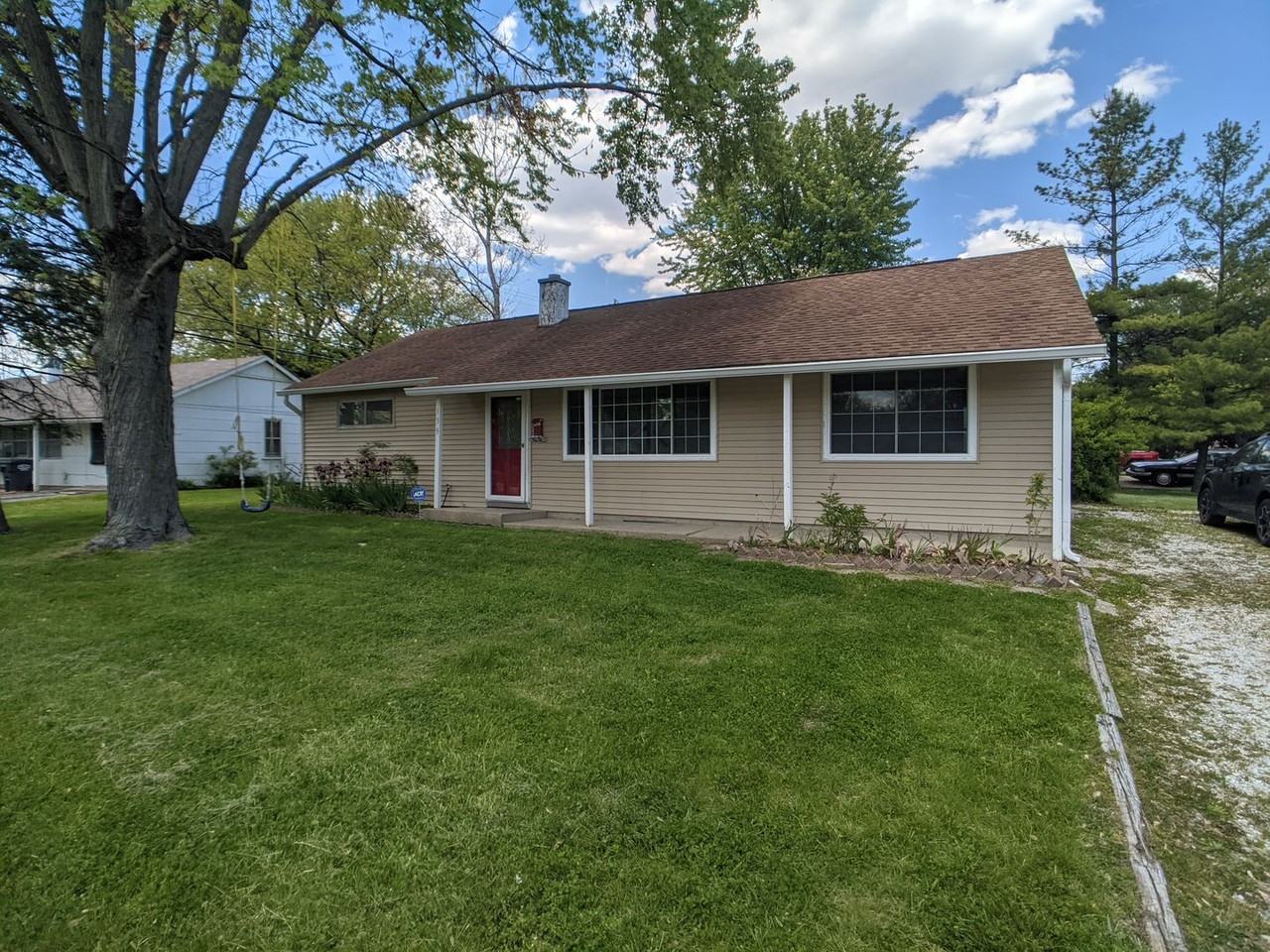 139 Totten Dr - Photo 2 of 15