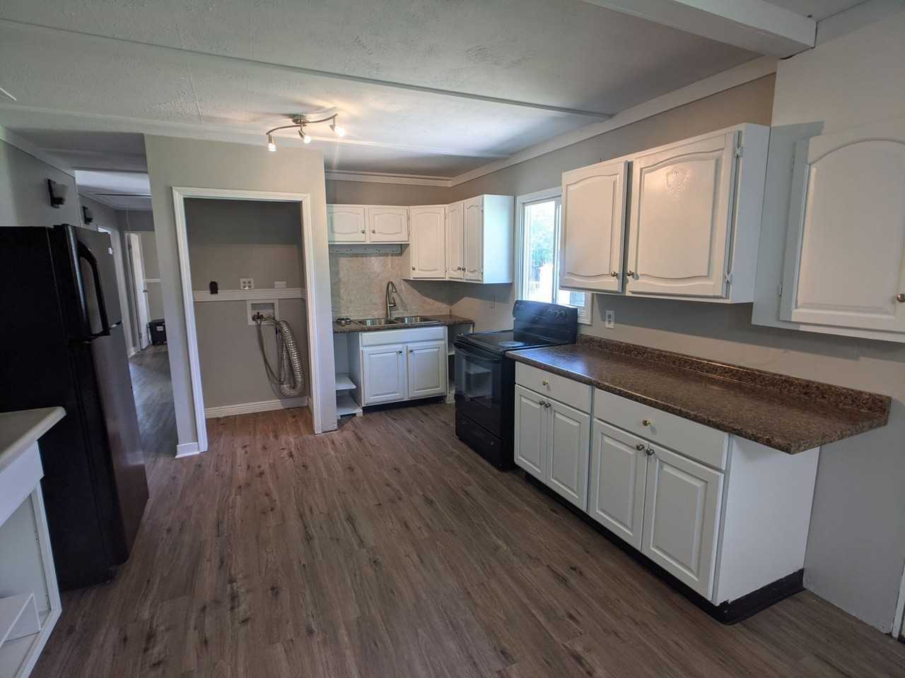 139 Totten Dr - Photo 3 of 15