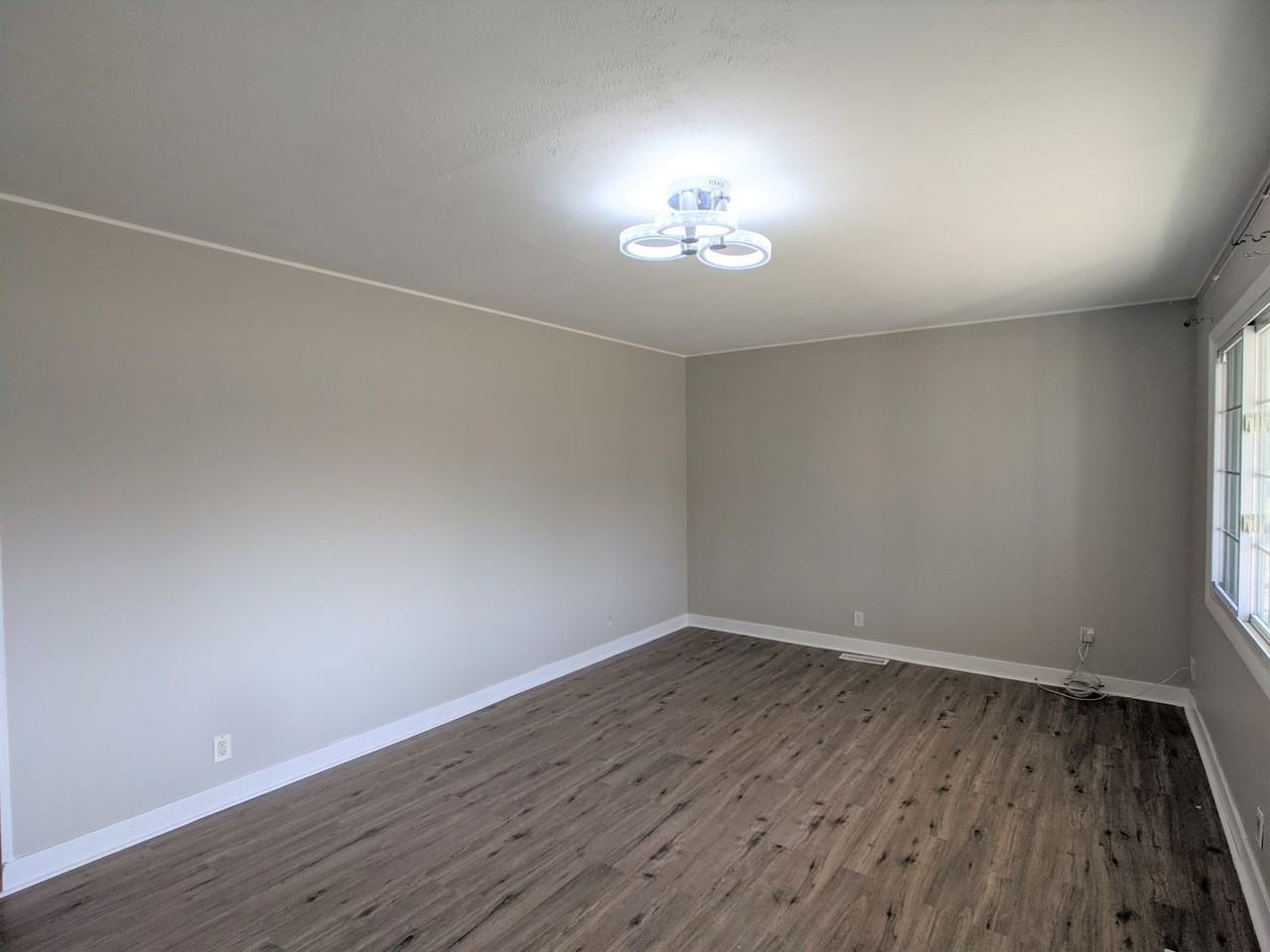 139 Totten Dr - Photo 5 of 15