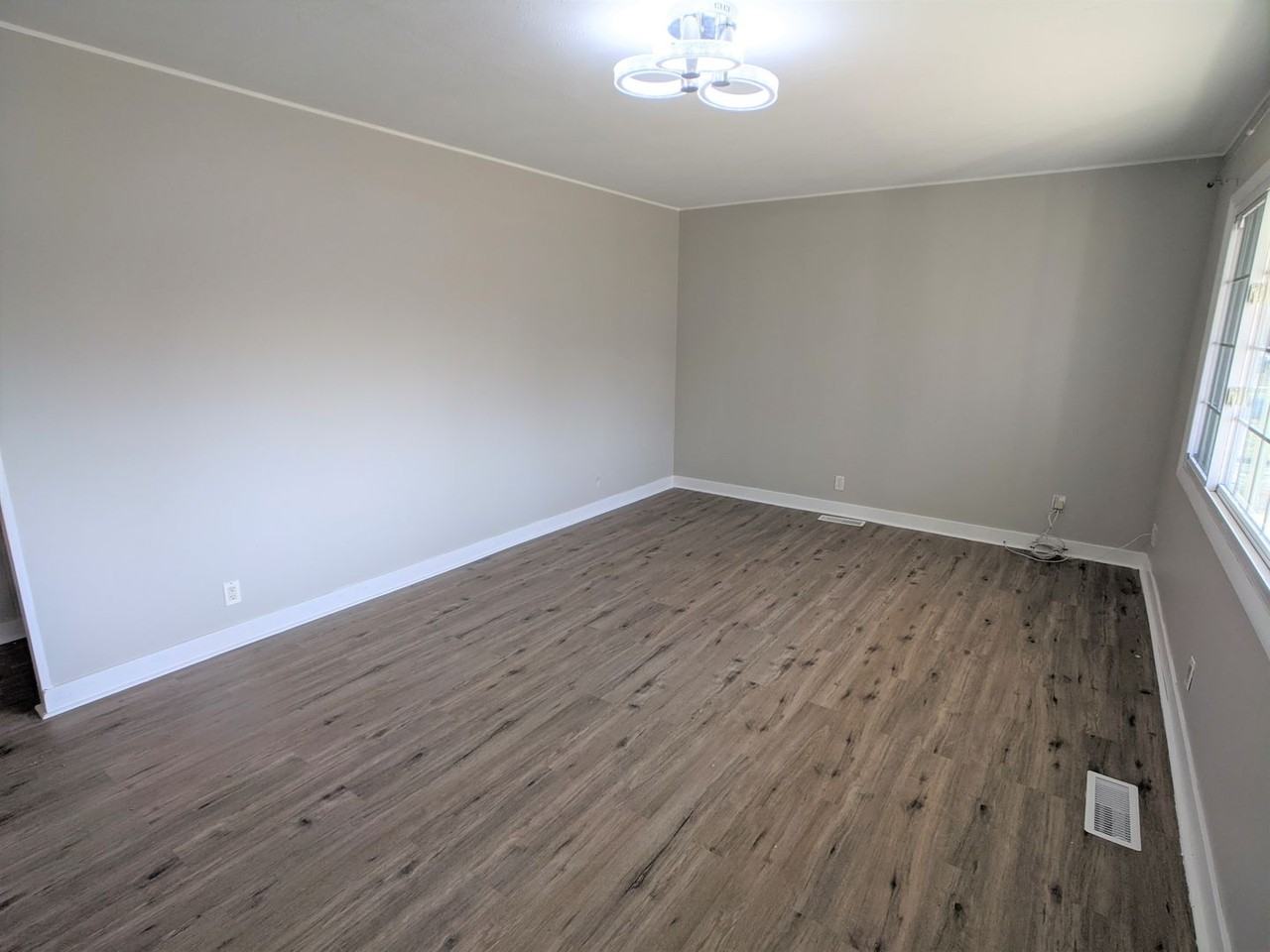 139 Totten Dr - Photo 6 of 15