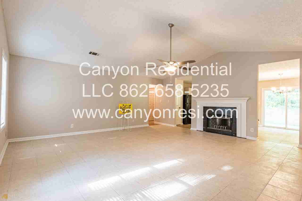 220 Splitwood Ln - Photo 5 of 17