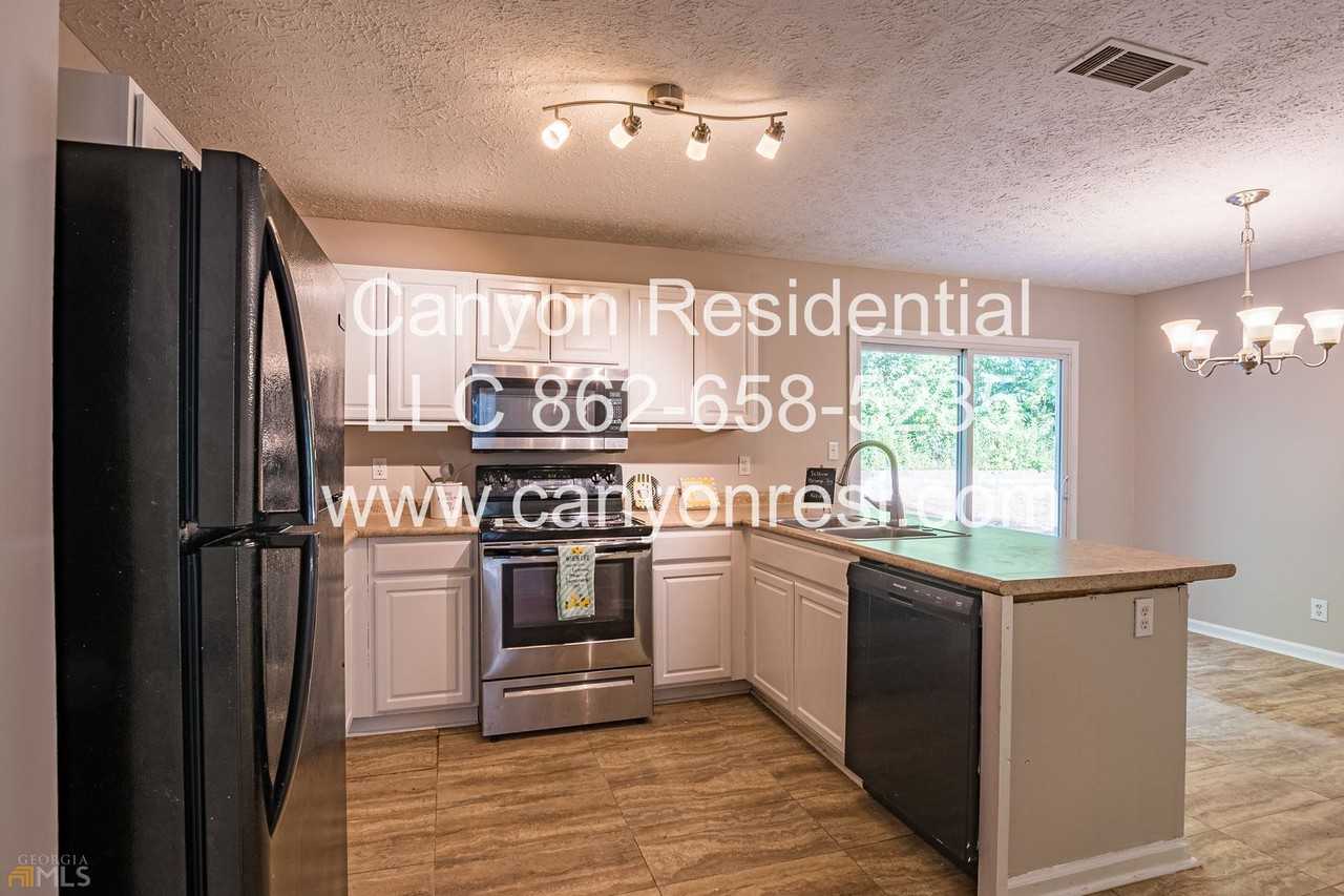 220 Splitwood Ln - Photo 6 of 17