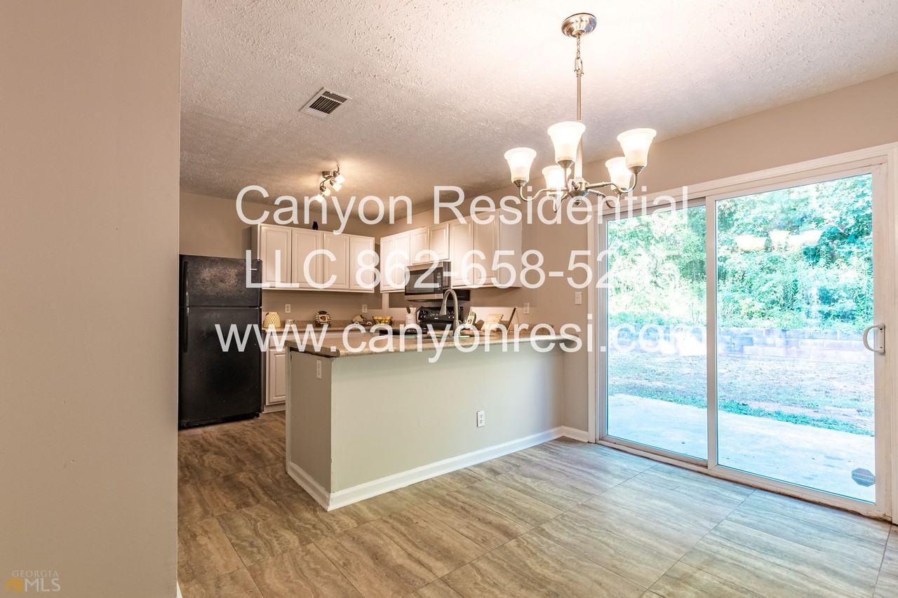 220 Splitwood Ln - Photo 7 of 17