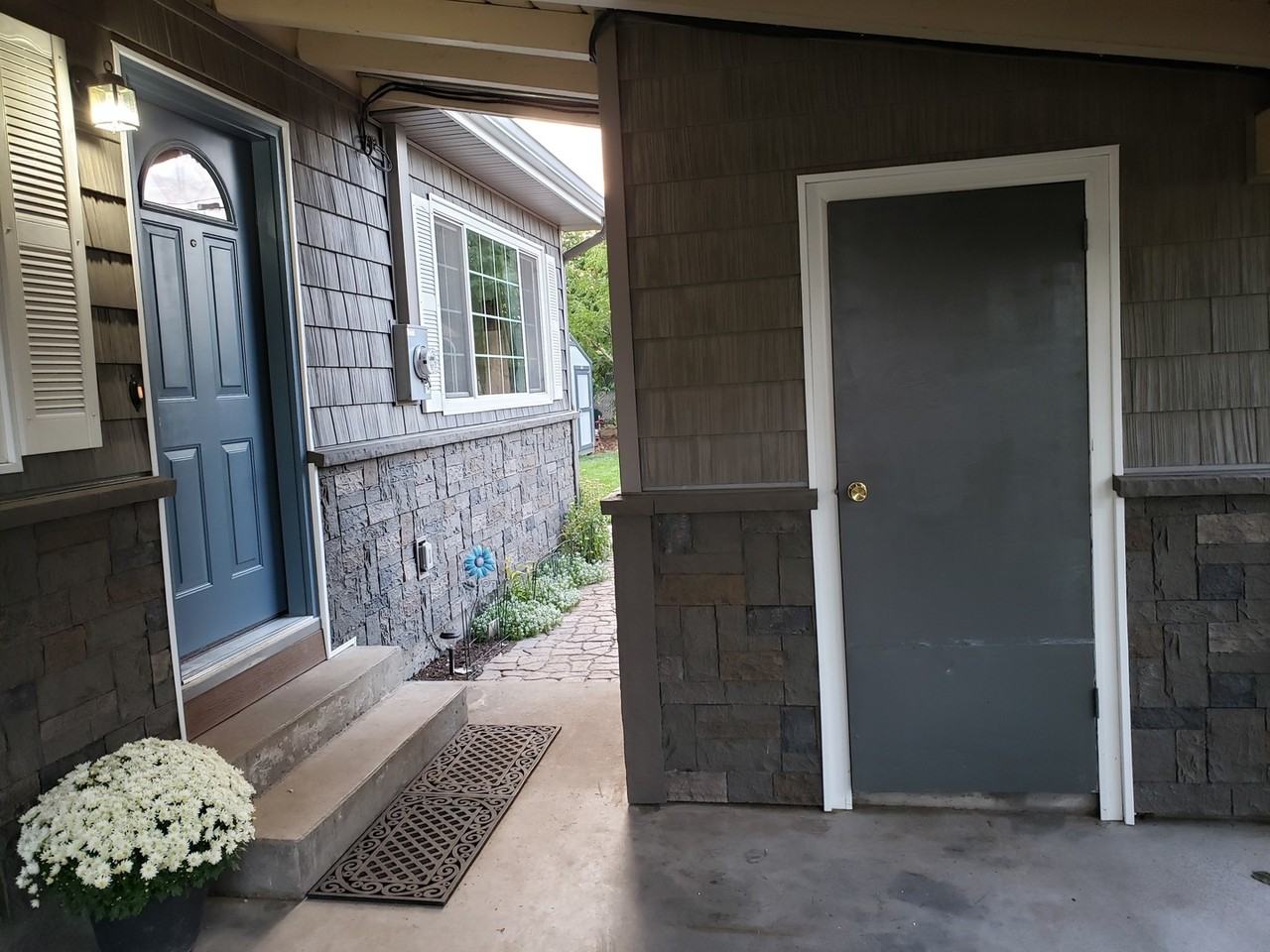 1420 S Newell St - Photo 2 of 19