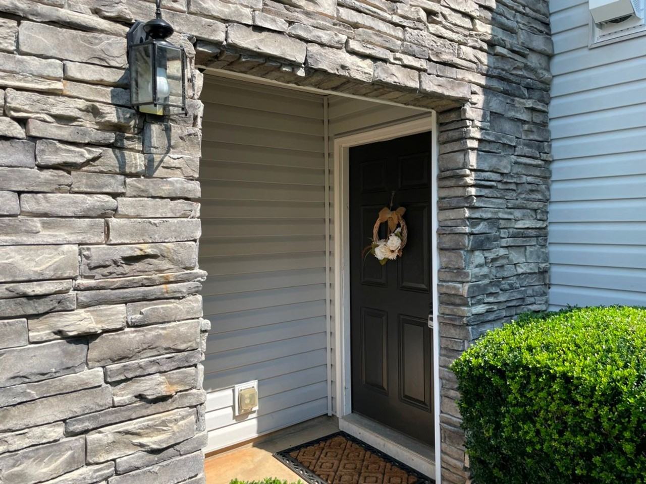 906 W Oaks Dr - Photo 2 of 31