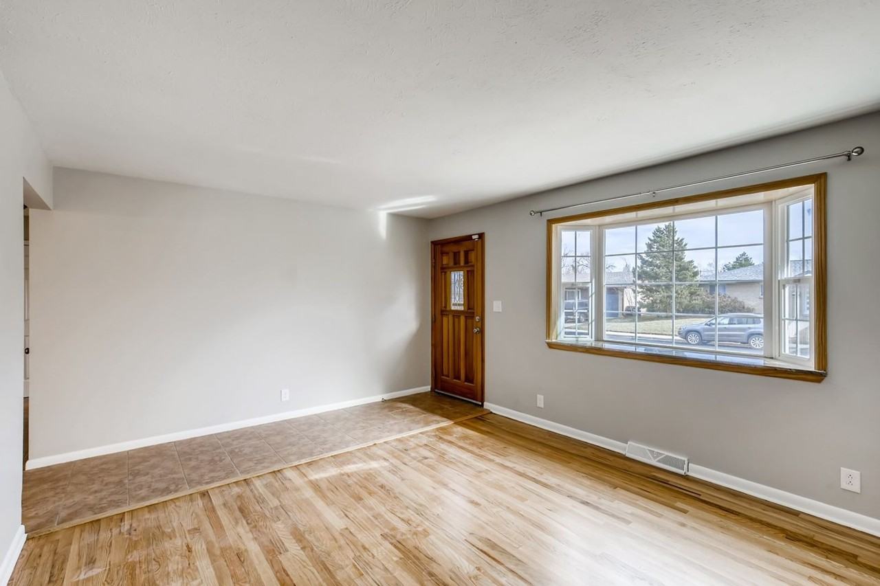 835 38th St - Photo 4 of 29
